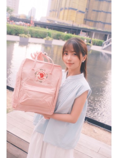【新登場】刺繡版 Fjallraven Kanken Embroidery – Rose Whisper Cool Classic Size
